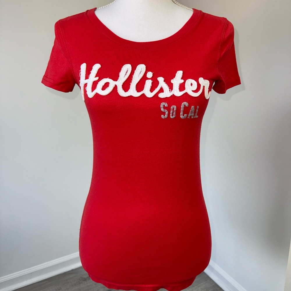 Hollister So Cal Red Logo Graphic Tee‎ Size M Fitted Short Sleeve Top